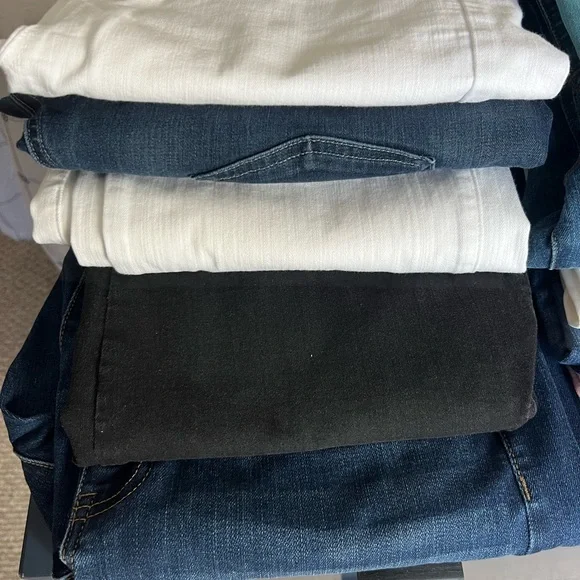 Lot of 23 different pairs of Jeans.